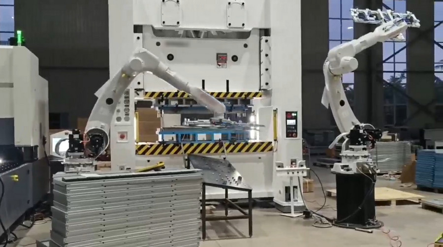 沖床、折彎機(jī)機(jī)器人上下料